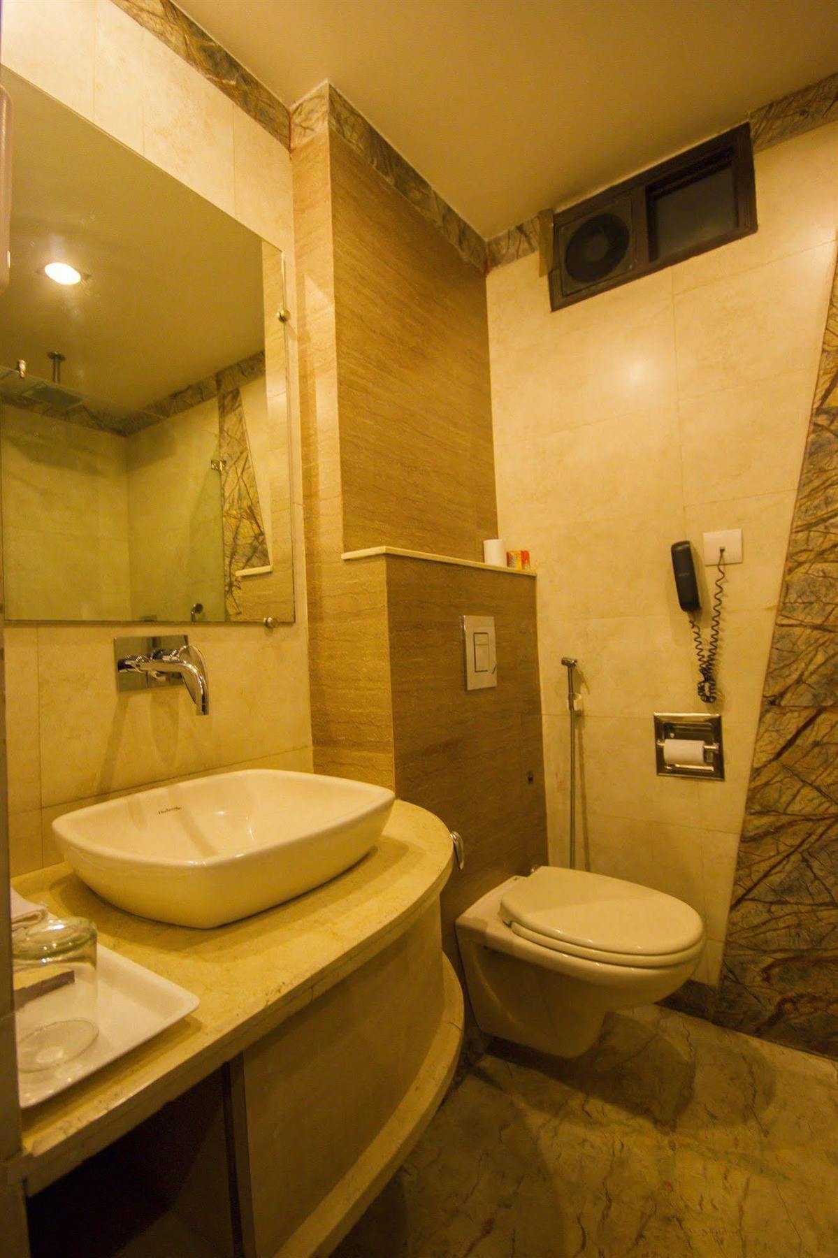 Hotel Sunstar Heights Дели Экстерьер фото
