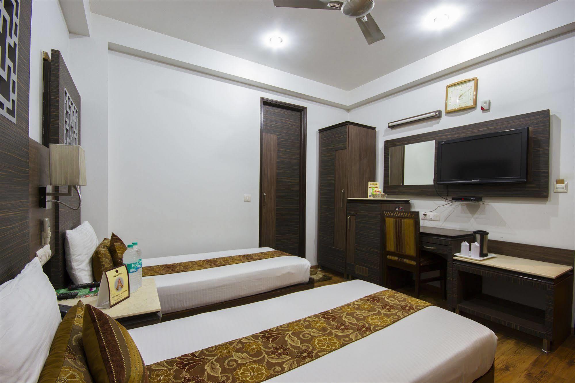 Hotel Sunstar Heights Дели Экстерьер фото